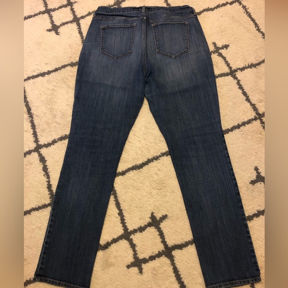 Old Navy - Curvy Profile, mid-rise, size 14 - Picture 2 of 4